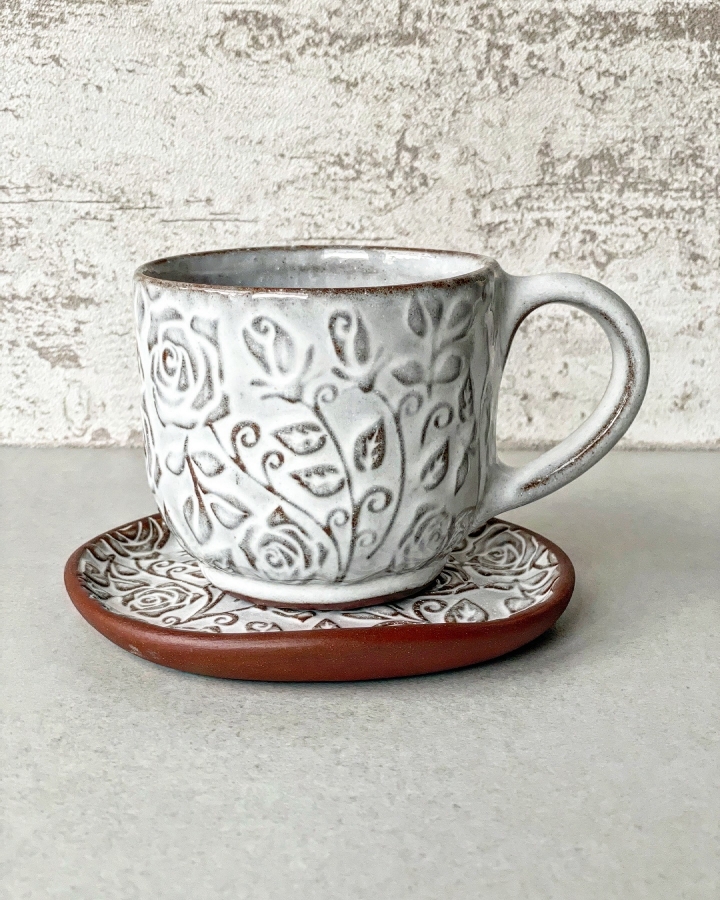 Komplet ceramiczny WHITE ROSE (kubek 330 ml + talerzyk 13 cm)
