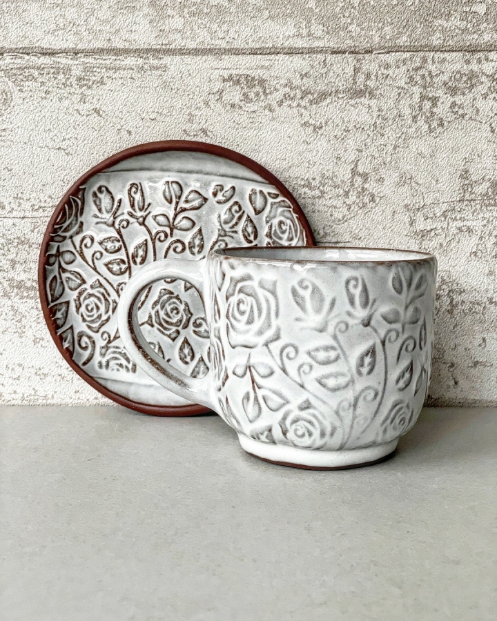 Komplet ceramiczny WHITE ROSE (kubek 330 ml + talerzyk 13 cm)
