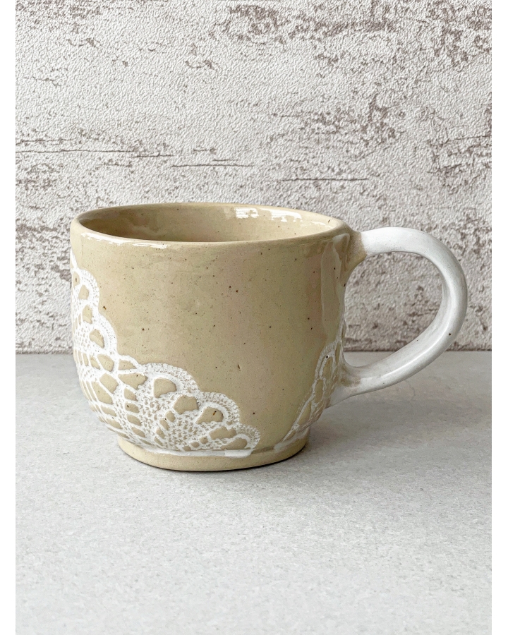 Kubek ceramiczny WHITE LACE 320 ml