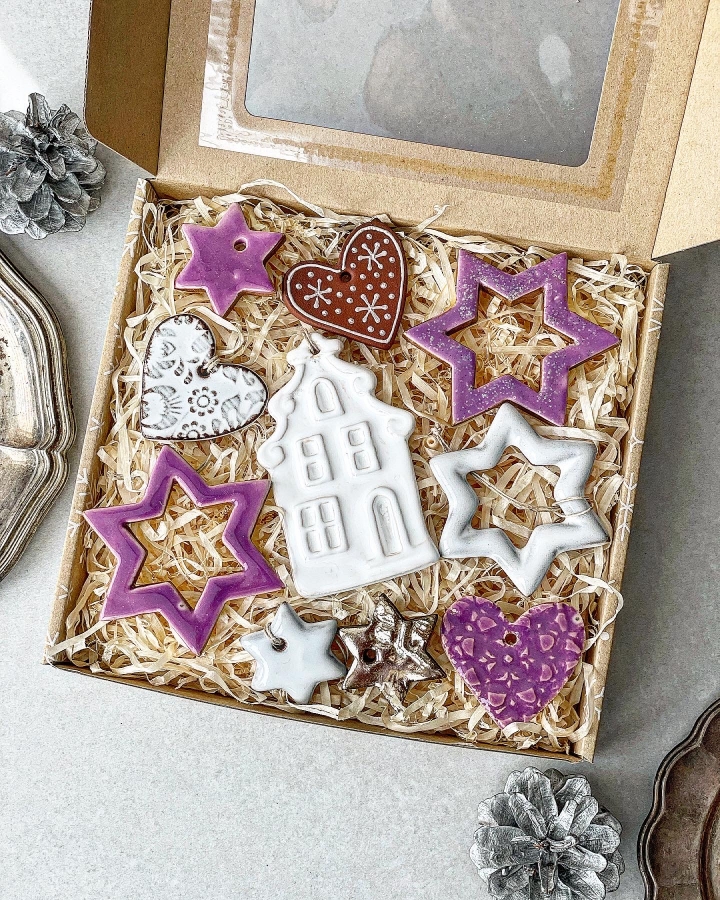 Box świąteczny FIOLET (10 ceramicznych ozdób choinkowych)