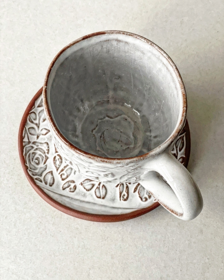 Komplet ceramiczny WHITE ROSE (kubek 330 ml + talerzyk 13 cm)
