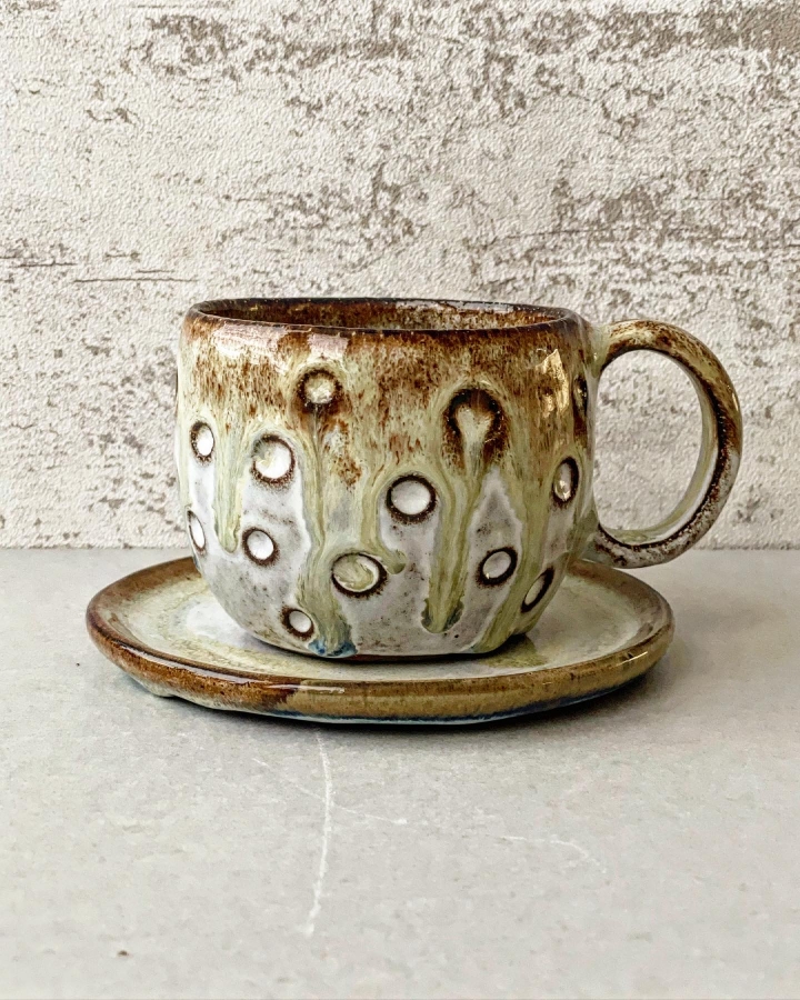 Komplet BEIGE SPOTS (kubek + talerzyk) 350 ml
