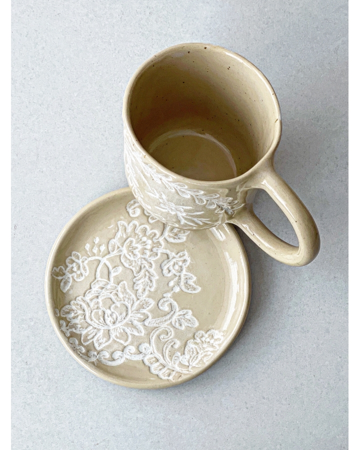 Komplet ceramiczny WHITE LACE (kubek 400 ml + talerzyk 14 cm)