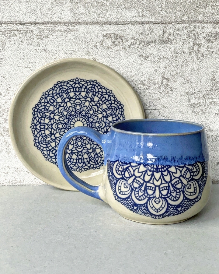 Komplet ceramiczny BLUE MANDALA (kubek 330 ml + talerzyk 14 cm)