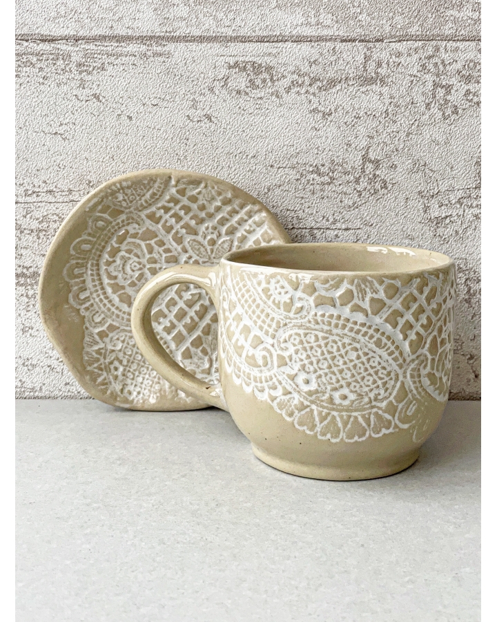 Komplet ceramiczny WHITE LACE (kubek 340 ml + talerzyk 11,5 cm)