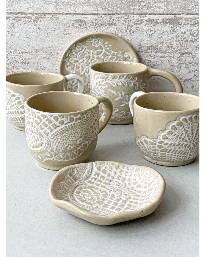 Komplet ceramiczny WHITE LACE (kubek 400 ml + talerzyk 14 cm)