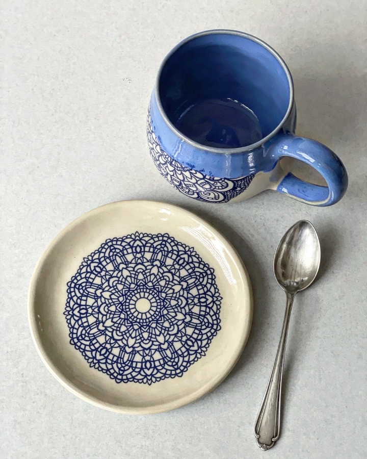 Komplet ceramiczny BLUE MANDALA (kubek 330 ml + talerzyk 14 cm)
