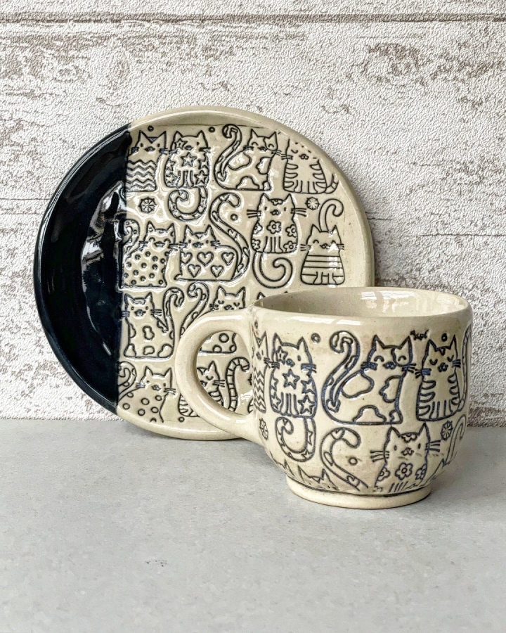 Komplet ceramiczny KOTKI (kubek 160 ml + talerzyk 13,5 cm)