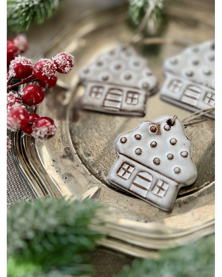 Ceramiczna zawieszka choinkowa CHATKA BIAŁA KROPKI