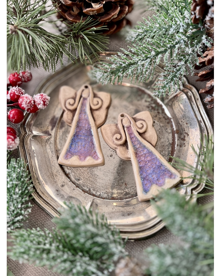 Ceramiczna zawieszka choinkowa ANIOŁEK FIOLETOWY