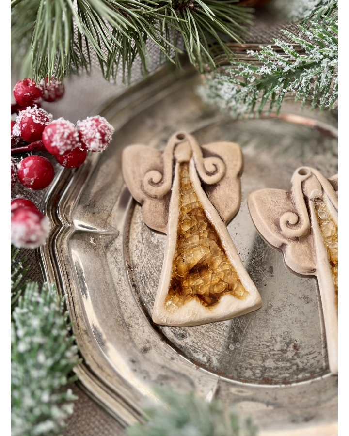 Ceramiczna zawieszka choinkowa ANIOŁEK BURSZTYNOWY