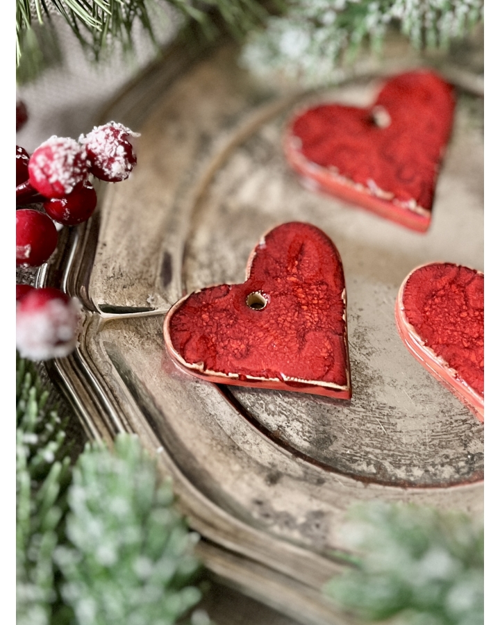 Ceramiczna zawieszka choinkowa SERCE CZERWONE KORONKOWE