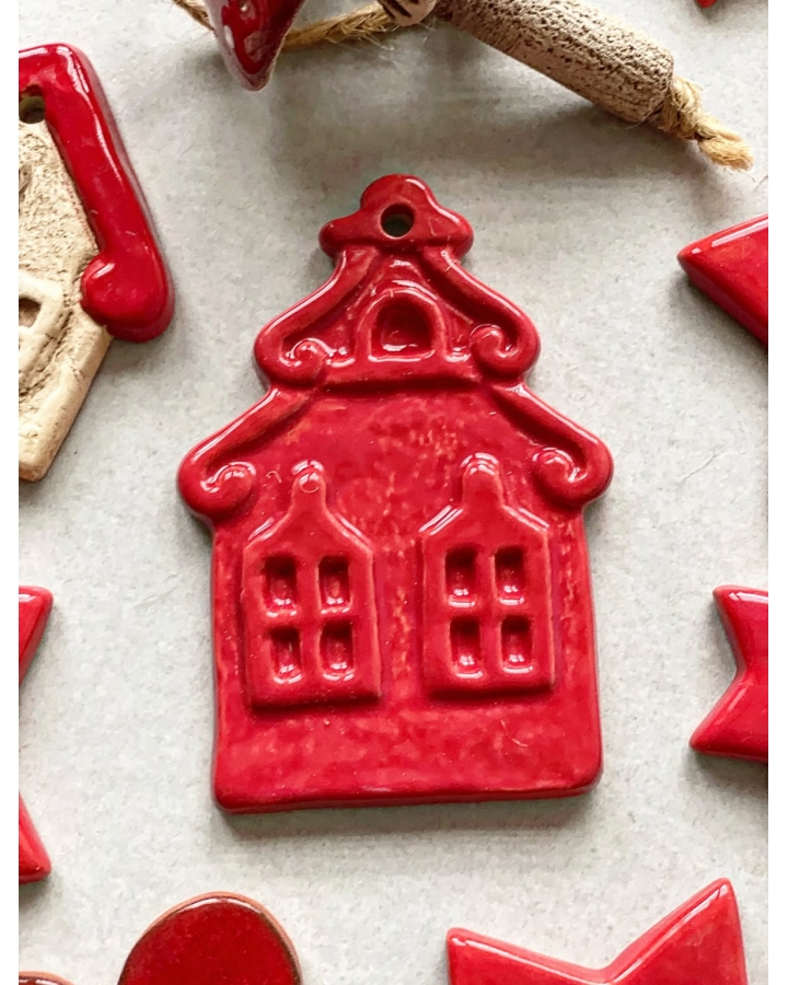 Ceramiczna zawieszka choinkowa KAMIENICZKA CZERWONA mała