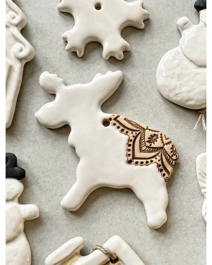 Ceramiczna zawieszka choinkowa RENIFER BIAŁY