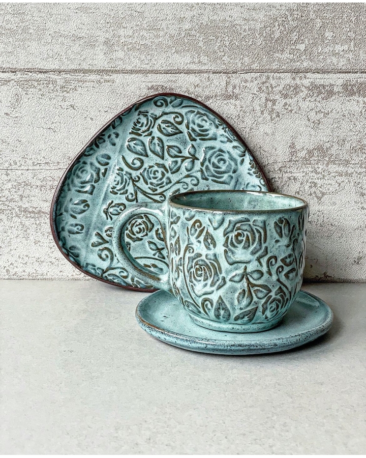 Zestaw ceramiczny BLUE ROSE (kubek 350 ml + talerzyk 13,5 cm + talerz 18 cm x 16 cm)