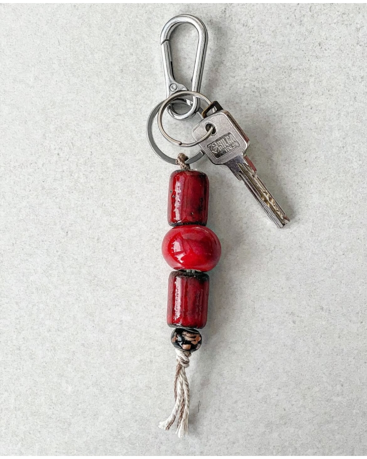 Brelok z ceramicznymi koralikami