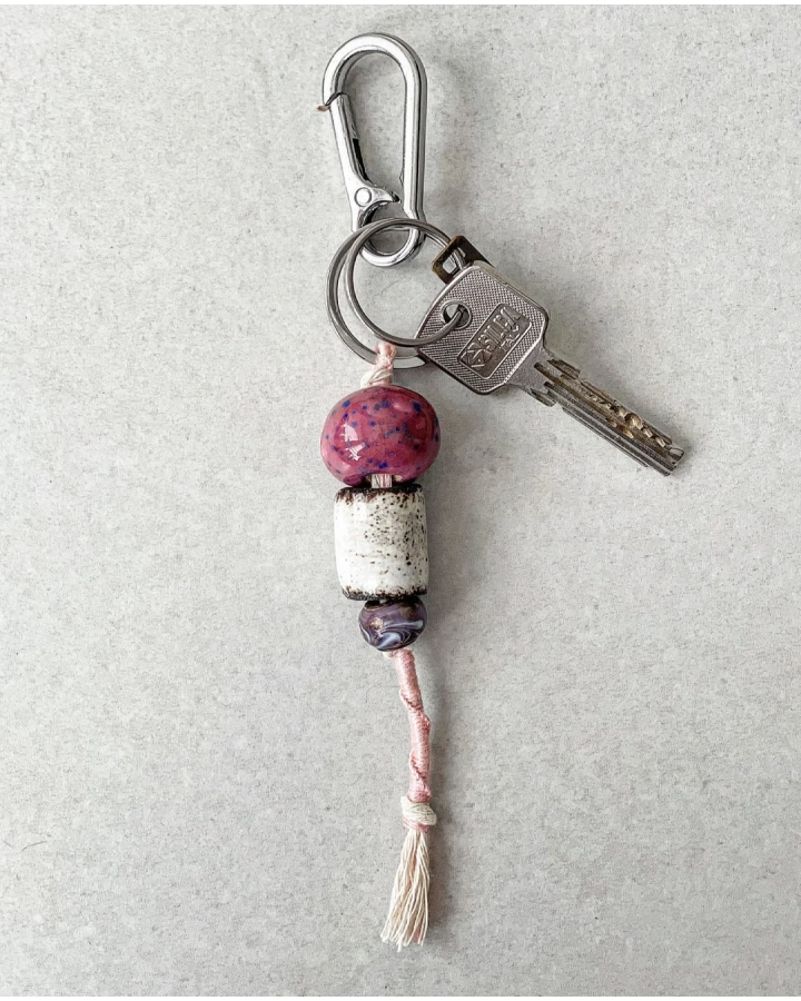 Brelok z ceramicznymi koralikami