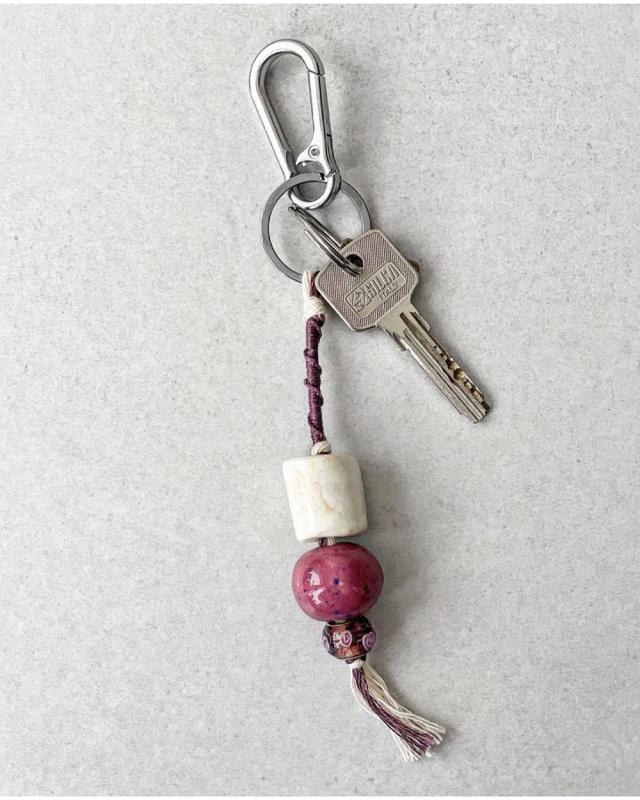 Brelok z ceramicznymi koralikami