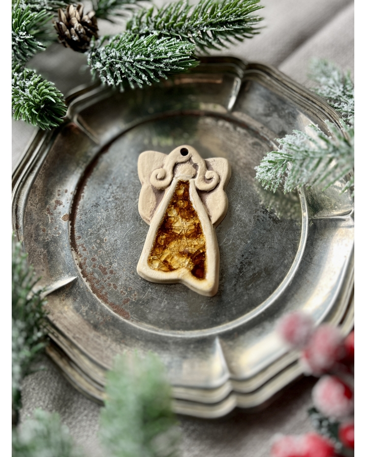 Ceramiczna zawieszka choinkowa ANIOŁEK BURSZTYNOWY