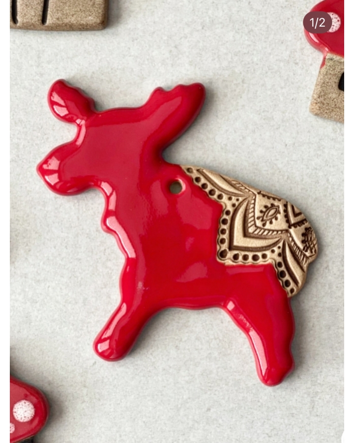 Ceramiczna zawieszka choinkowa RENIFER CZERWONY