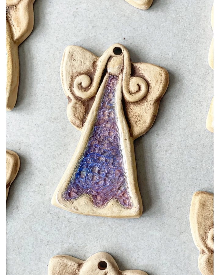 Ceramiczna zawieszka choinkowa ANIOŁEK FIOLETOWY