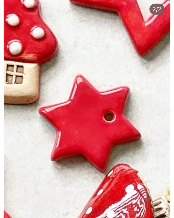 Ceramiczna zawieszka choinkowa GWIAZDKA CZERWONA mała