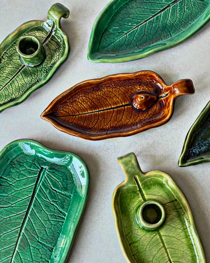 Ceramiczna podstawka na kadzidełko LIŚĆ