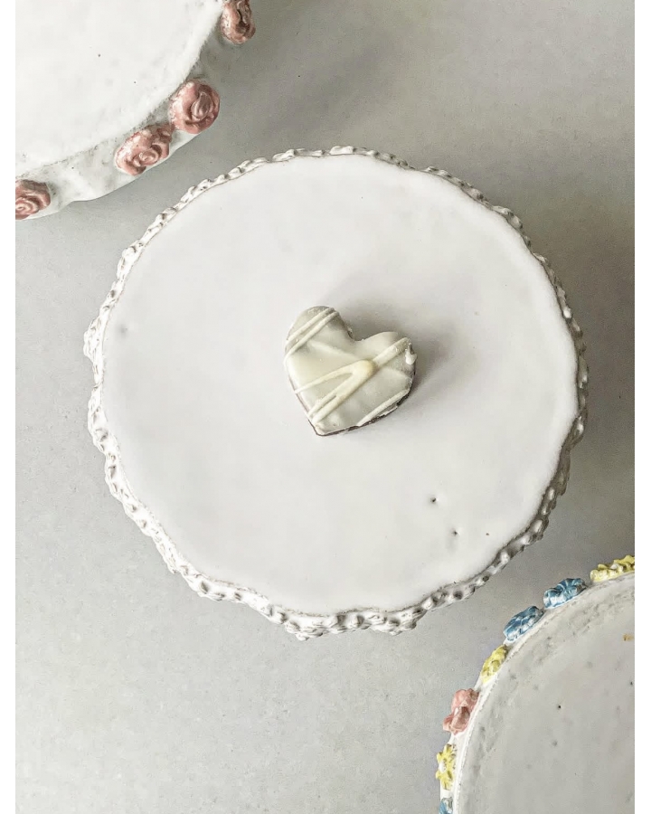 Patera ceramiczna na tort/ciasto WHITE FLOWERS 20 cm