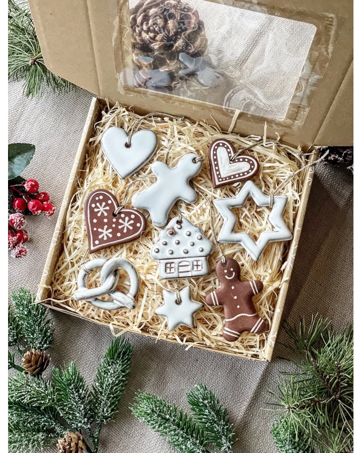 Box świąteczny PIERNICZKOWY (9 ceramicznych ozdób choinkowych)